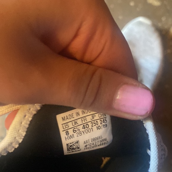 Women’s adidas sneakers size 8 - Picture 5 of 5